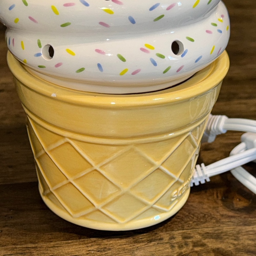 SALE Scentsy Home ICE CREAM CONE Element Fragrance Wax Melt Warmer confetti colo - Picture 3 of 10